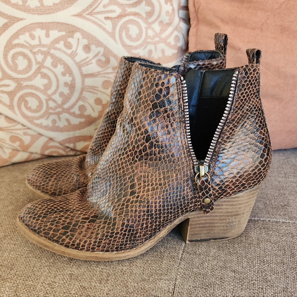 Corkys Brown Snake Print Heel Ankle Booties Open Zipper Style 7 Boho Festival